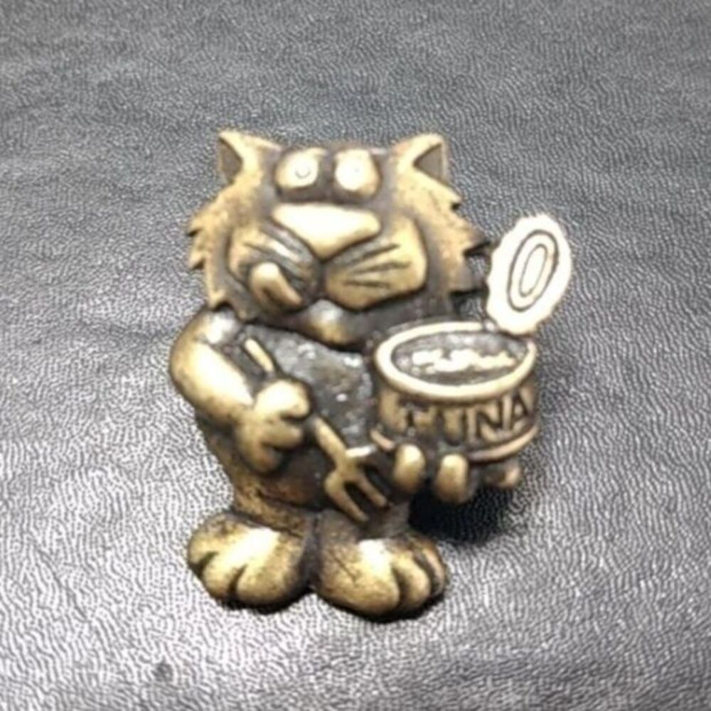 JJ bronze tone yummy kitty brooch